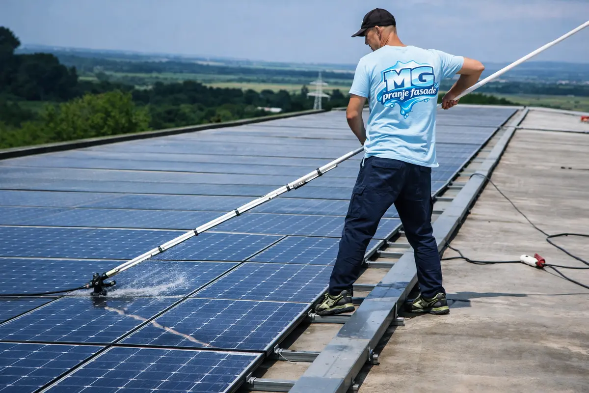 MG pranje faasde persu solarne panele s teleskopskim štapom MG pranje faasde persu solarne panele s teleskopskim štapom