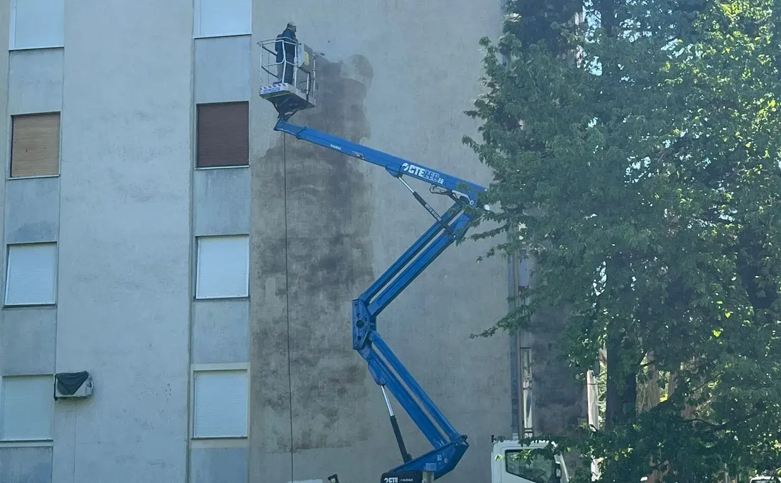 Pranje fasade miniwashom i sredstvom za pranje fasade Pranje fasade miniwashom i sredstvom za pranje fasade