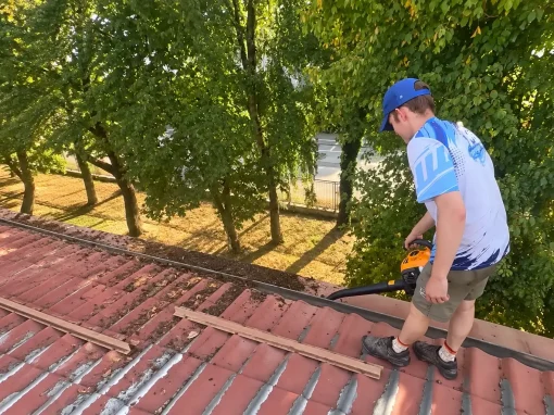 Čišćenje oluka na objektu HZZO-a u Zagrebu