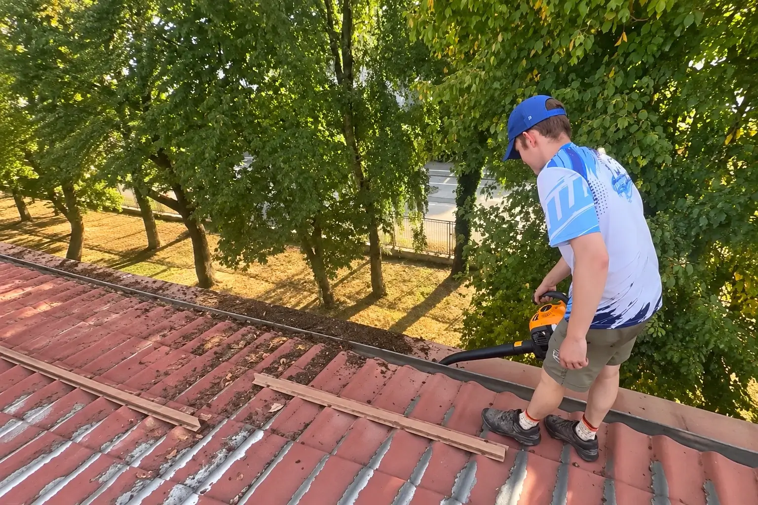 Čišćenje oluka na hzzo-u Čišćenje oluka na hzzo-u